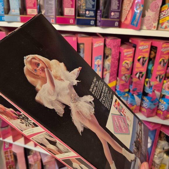 1987 Olympic Figure Skating Barbie #4547 - Picture 5 of 7